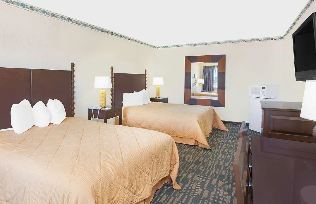 Days Inn By Wyndham Fresno Central-1