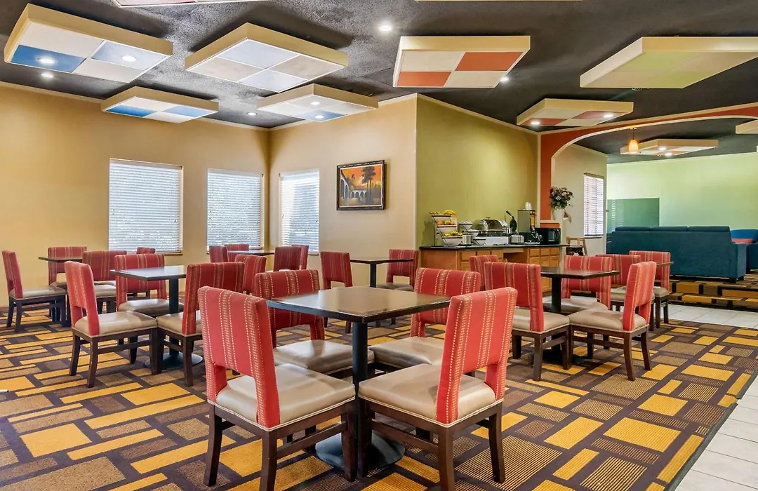 Quality Inn & Suites Lenexa Kansas City-1