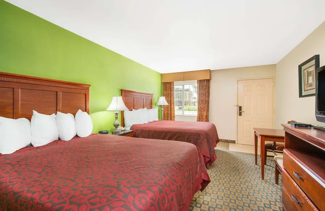 Days Inn & Suites By Wyndham Wichita-1