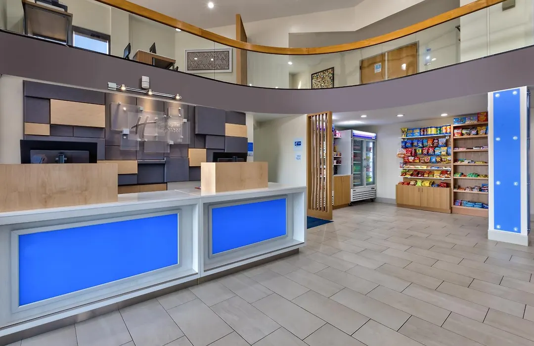 Holiday Inn Express Detroit-Warren/General Motors Technology Center By Ihg-1