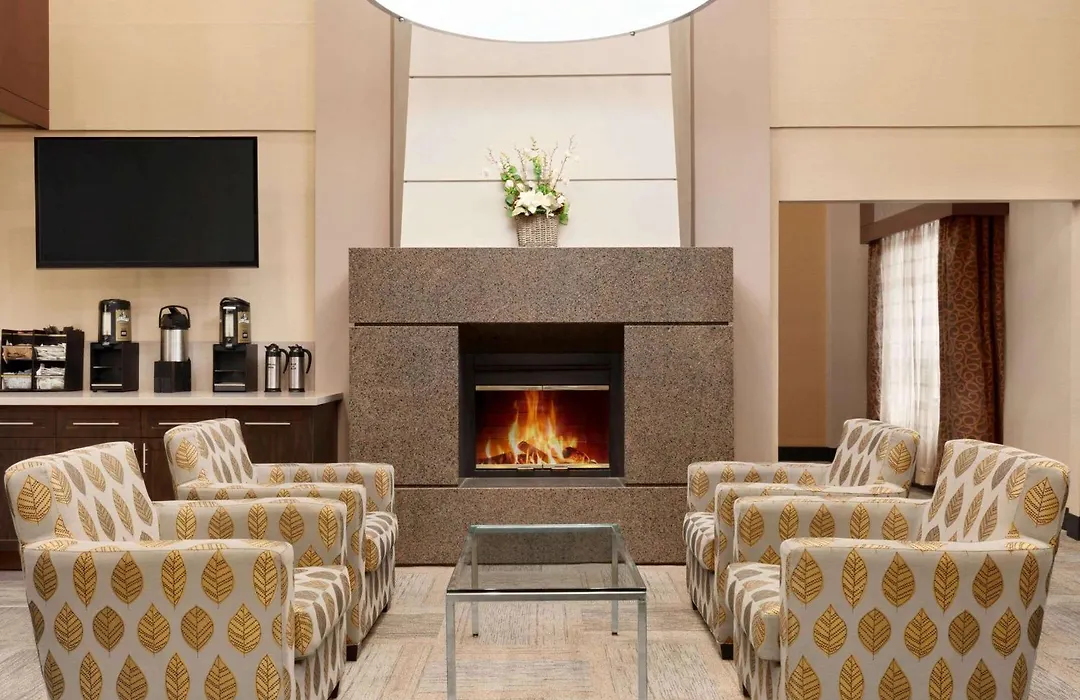 Travelodge By Wyndham Oshawa Whitby-1