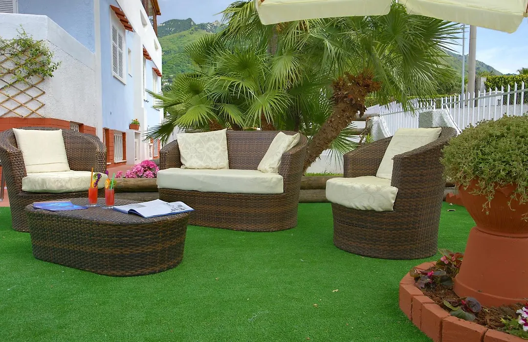 Iris Hotel-1