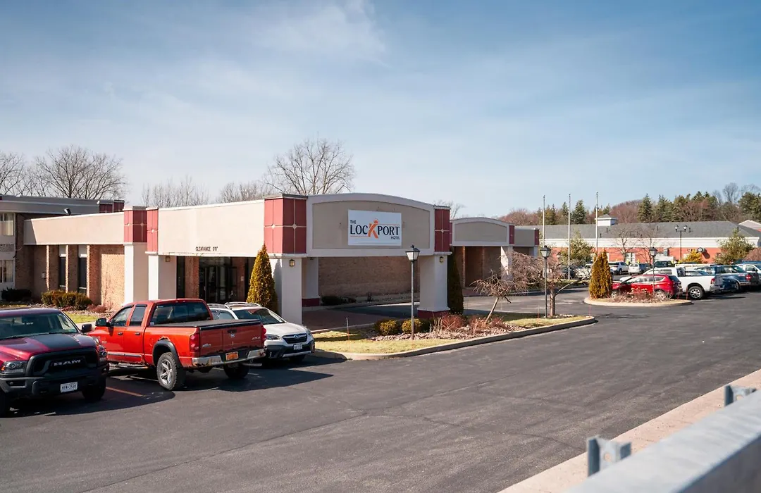 Spark By Hilton Lockport-1