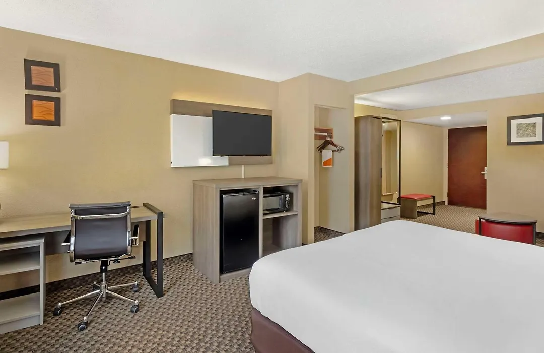 Comfort Inn & Suites Carneys Point - Pennsville-1