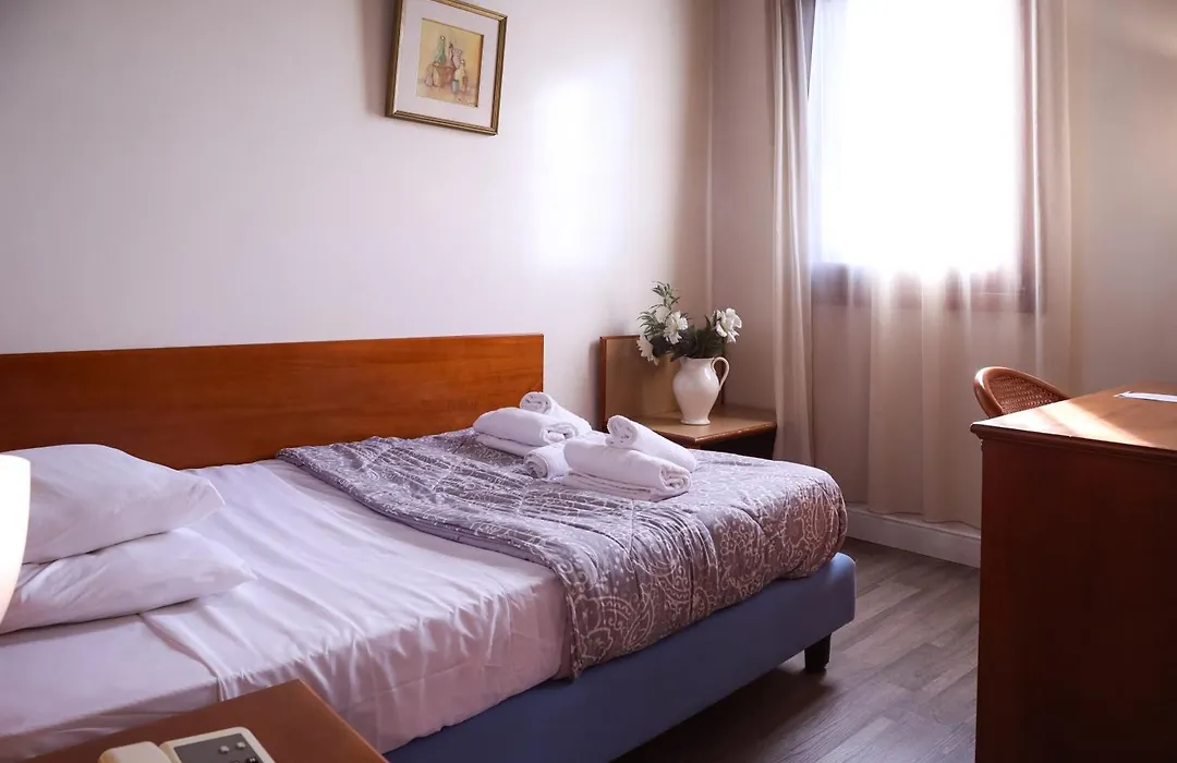 Hotel Villa Sara With Pool And Parking Near Venice-1