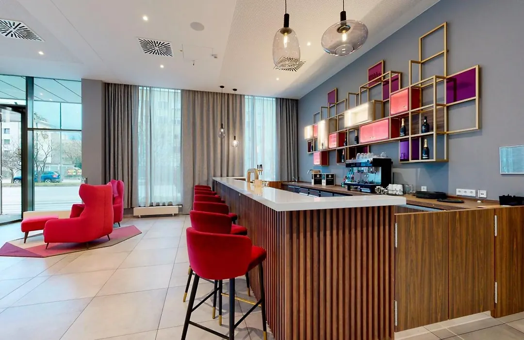 Plaza Premium Munchen-1