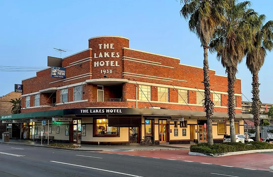 The Lakes Hotel, Rosebery-1