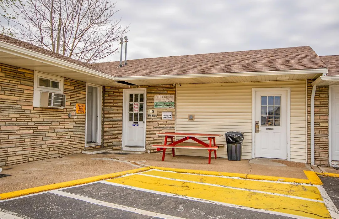 Oyo Travelier Motel-1