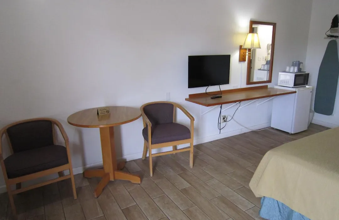 Cassville Budget Inn-1