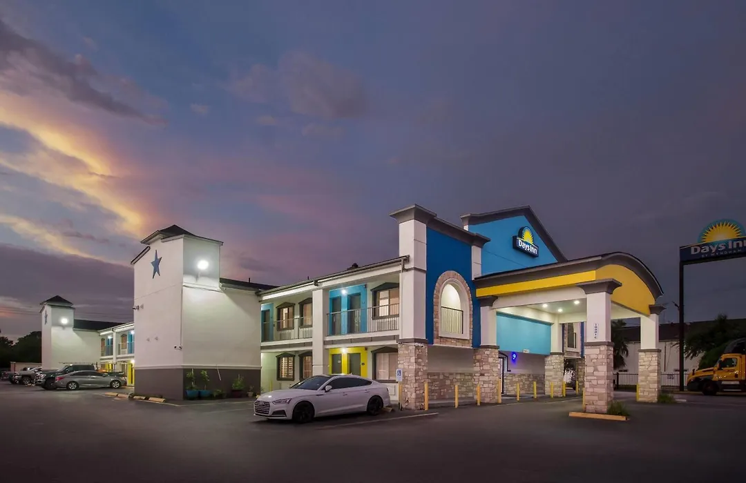 Days Inn By Wyndham Houston East-1