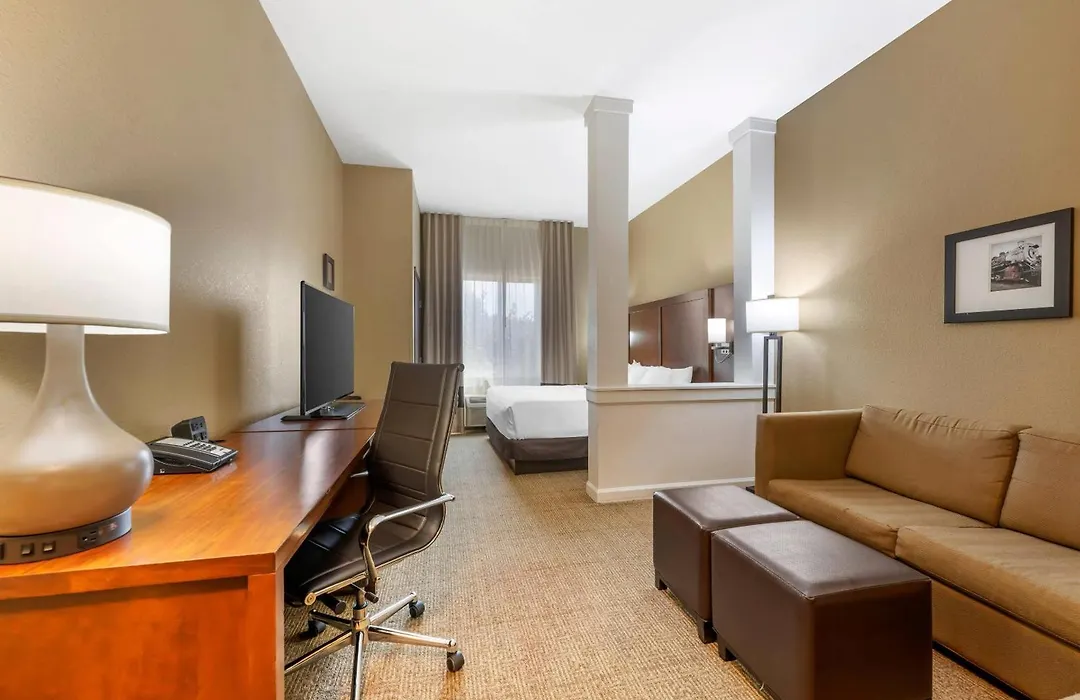 Comfort Suites West Omaha-1