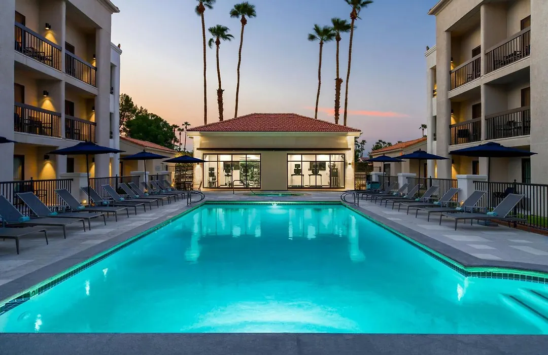 Courtyard By Marriott Palm Springs-1