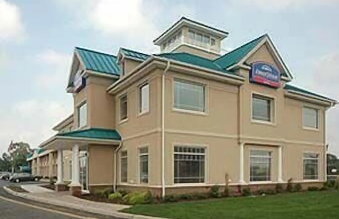 Howard Johnson By Wyndham Toms River-1