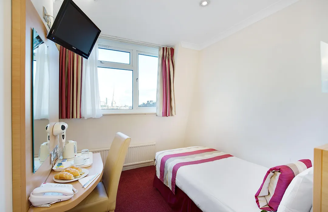 Bright Modern Flat Close To Queensway-1