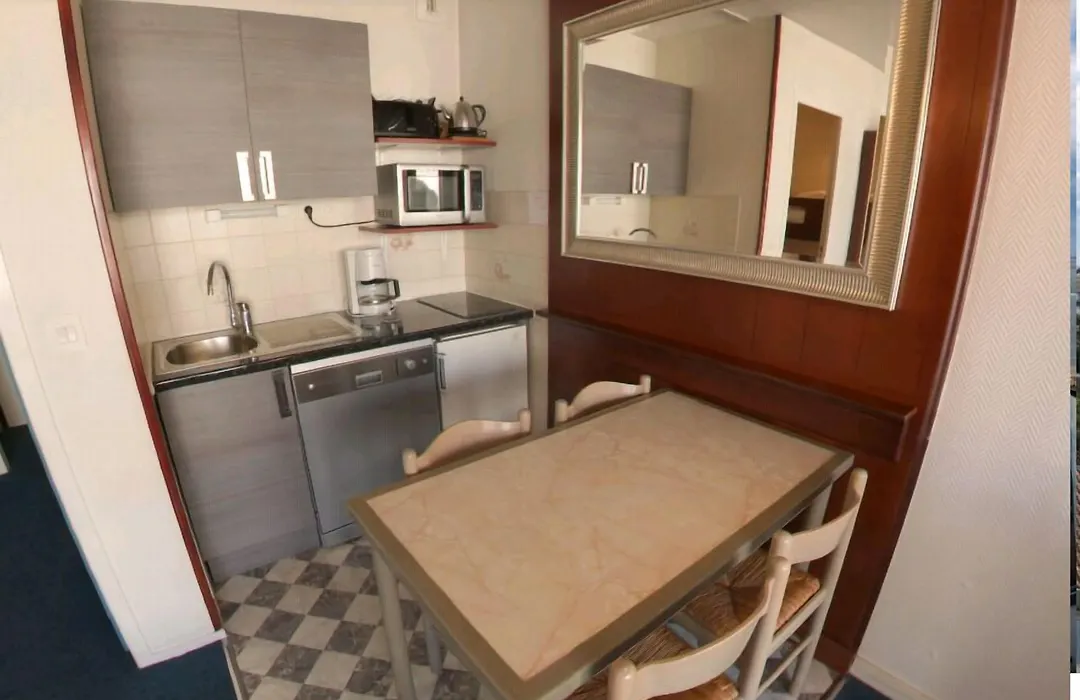 Appart-Hôtel Le Trianon-1