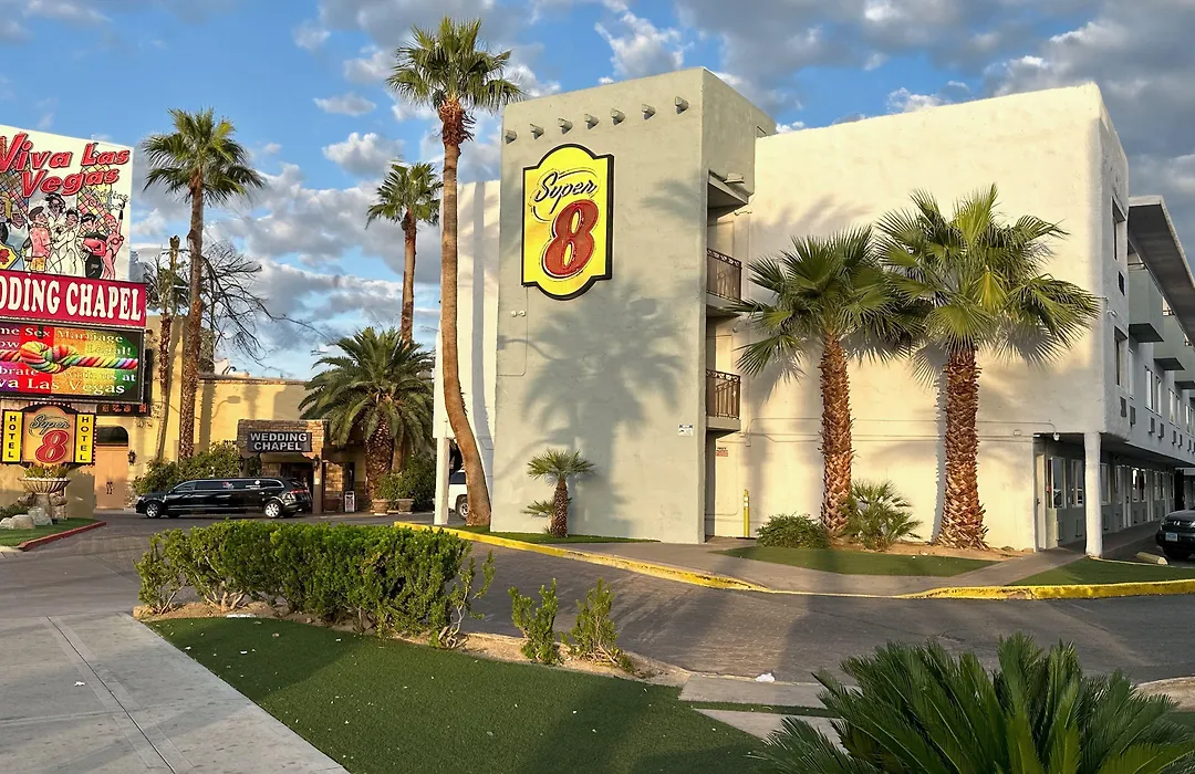 Super 8 By Wyndham Las Vegas North Strip/Fremont St. Area-1