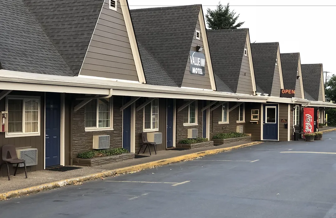 Valueinn Eugene - Airport-1