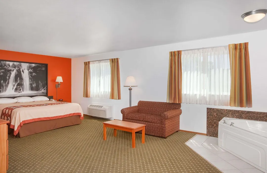 Super 8 By Wyndham Cloverdale Wine Country-1