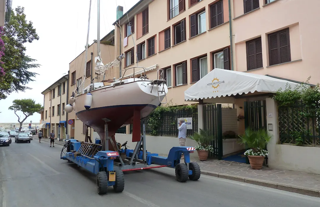 Hotel Yacht Club-1