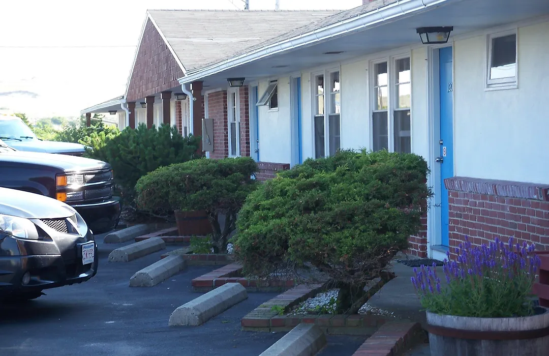 Blue Sea Motor Inn-1
