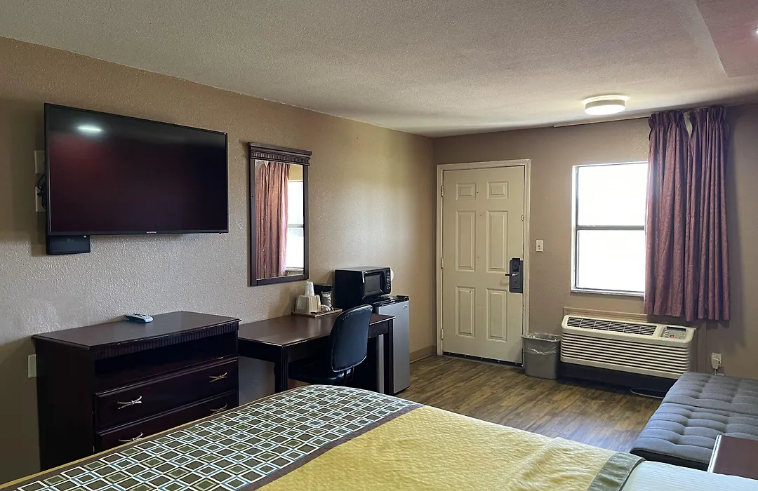 Deluxe Inn-1