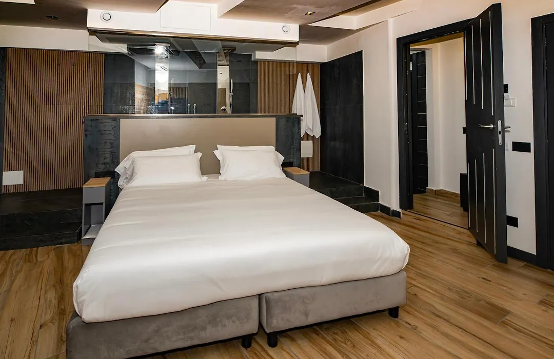 Golden Hotel-1