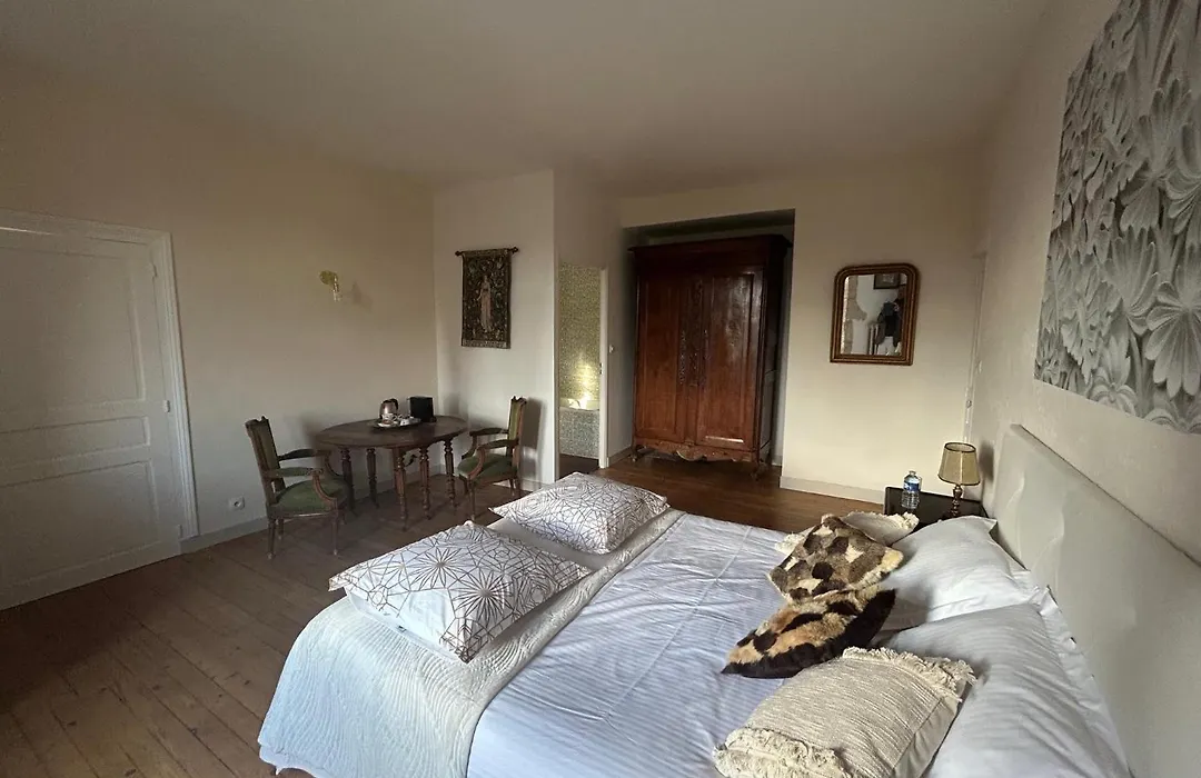 Le Vieux Chateau-1
