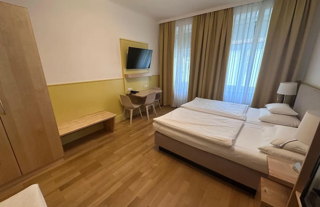 Hotel Caroline-1