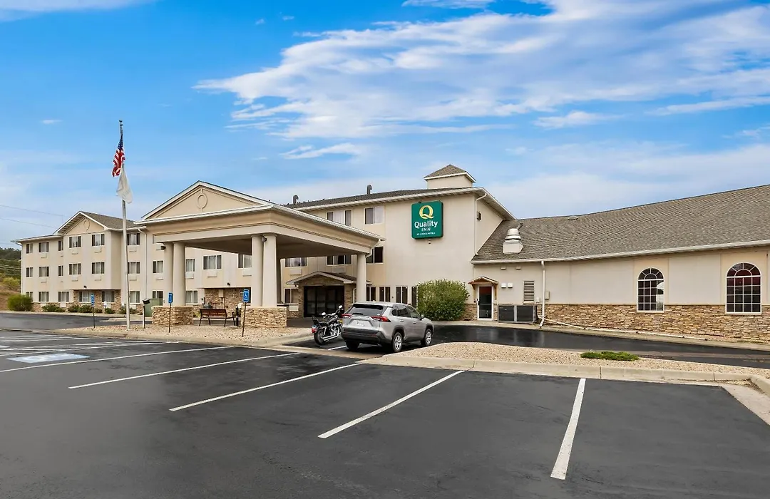 Quality Inn Near Monument Health Rapid City Hospital-1