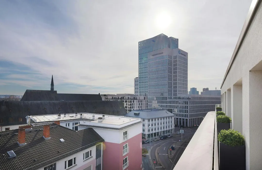 Motel One Frankfurt-Roemer-1
