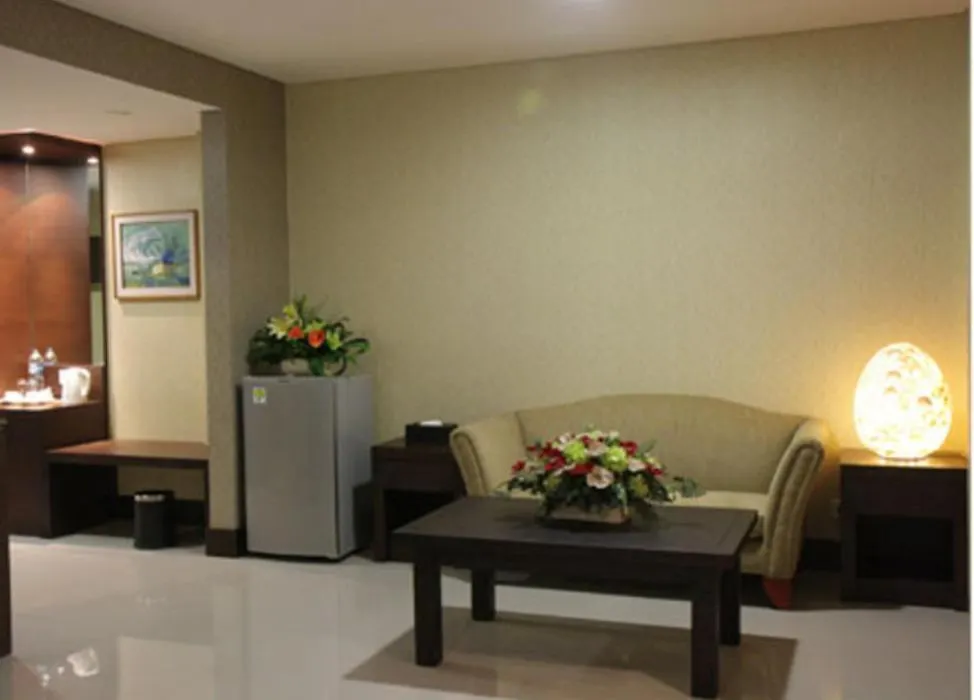 Bamboo Inn Hotel & Cafe-1