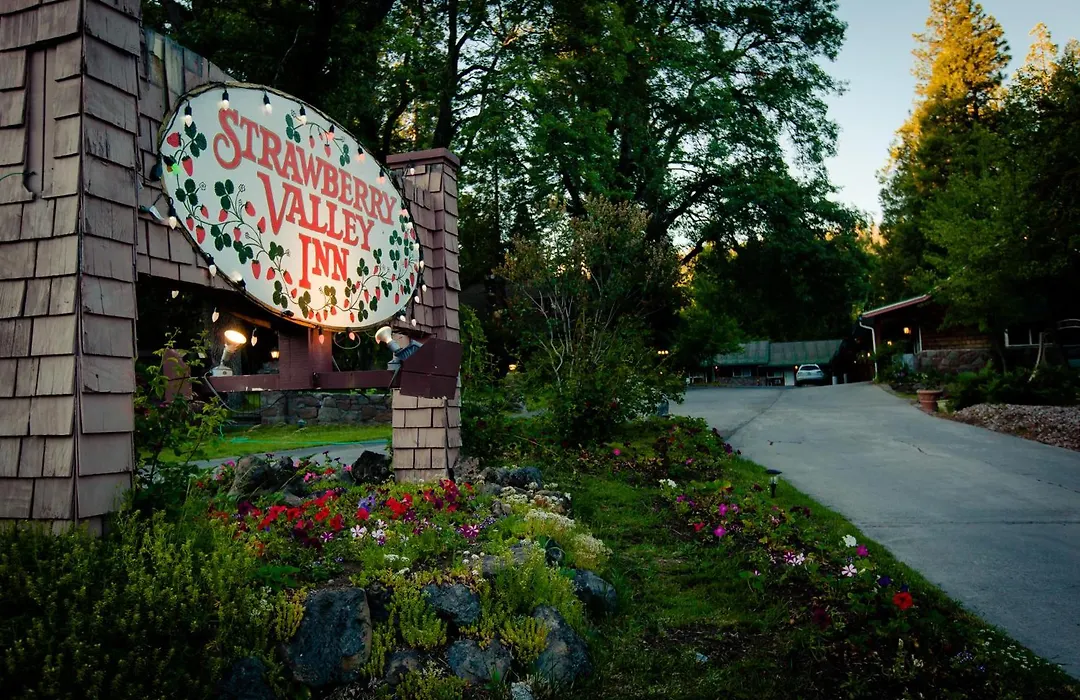 Strawberry Valley Inn-1