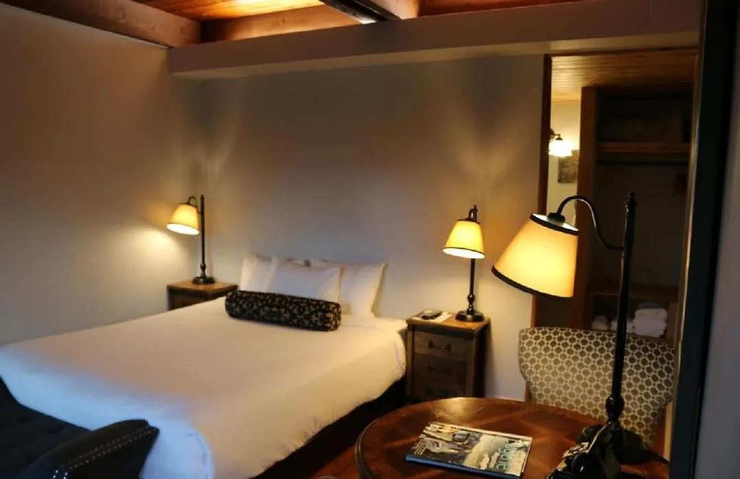 Timbers Inn-1