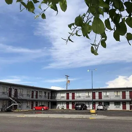 Budget Inn Ontario-3