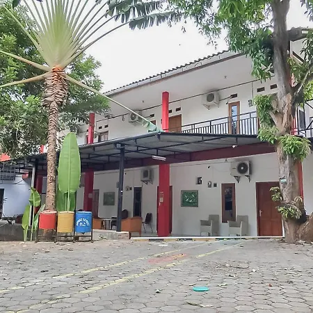 Rumah Panggung Guest House Syariah Mitra Reddoorz-2