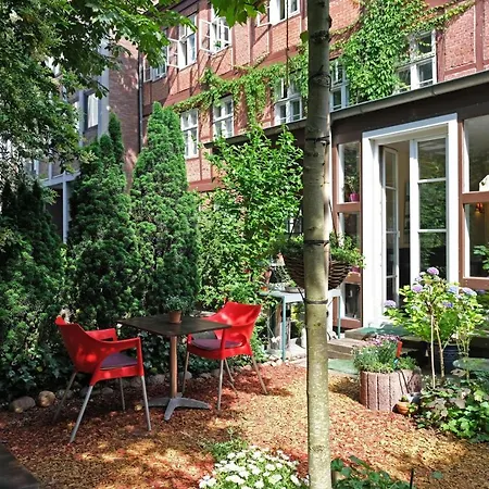 Frauenhotel Hanseatin - Women Only-2