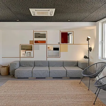 Uporto House Residence-3