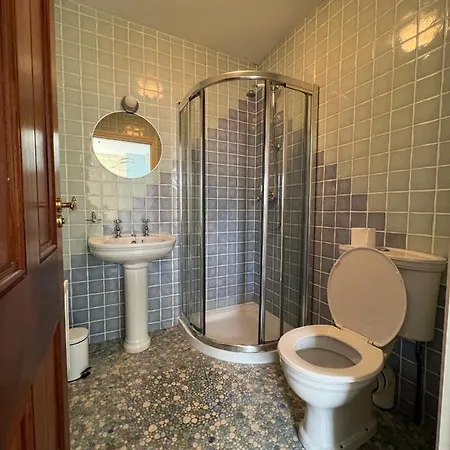 Taylors Hill Luxury Guest House-3