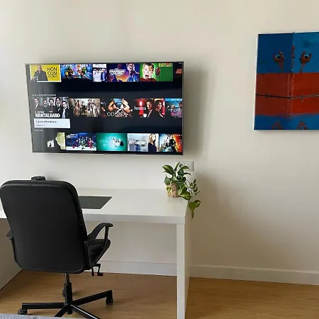 Art Studio 125-2