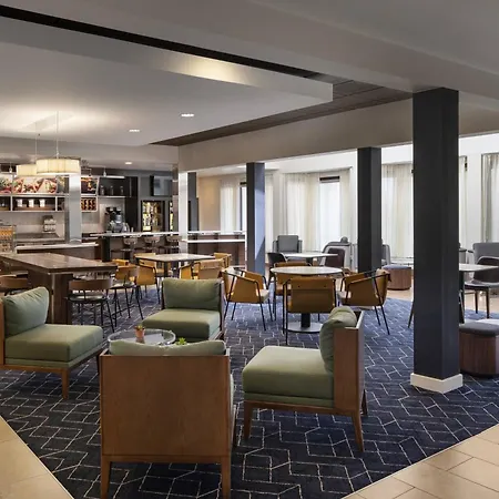 Courtyard By Marriott Palm Springs-3