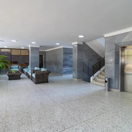Hotel Axis Inn By Geh Suites-3