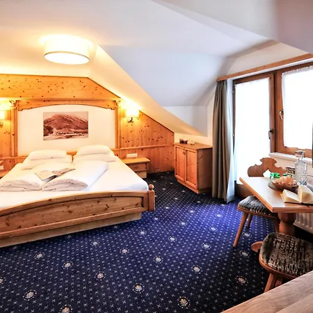 Hotel Garni Bellevue-3