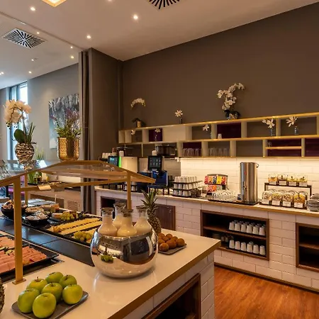 Plaza Premium Munchen-2