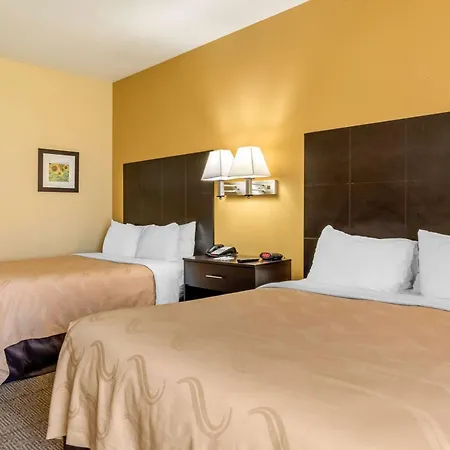 Quality Inn & Suites Lenexa Kansas City-2