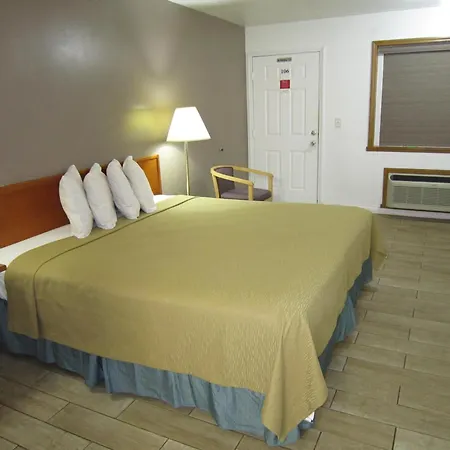 Cassville Budget Inn-3