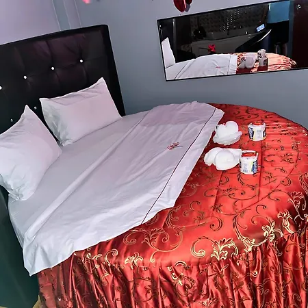 Visita Lima Con Excelente Ubicacion, Wifi Gratis Y Vistas En "Hostal Paris"-3