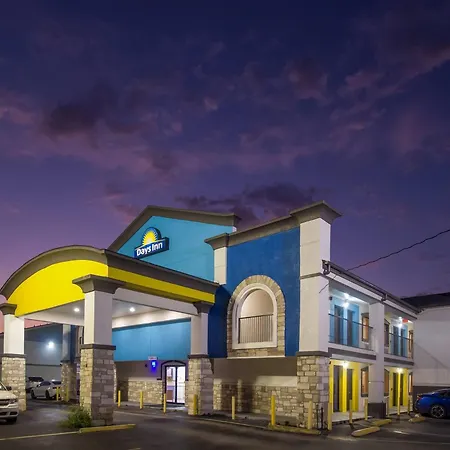 Days Inn By Wyndham Houston East-3