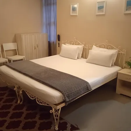 Rockski Boutique Bed & Breakfast-3