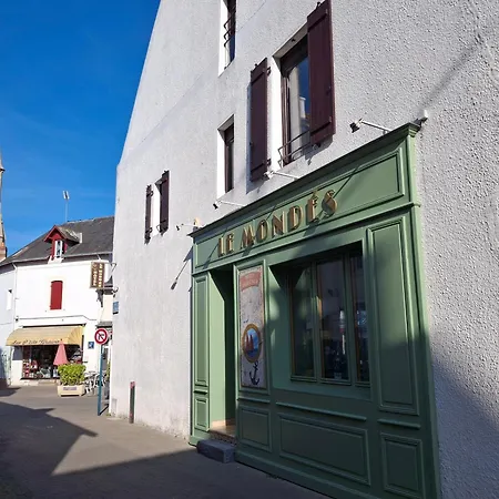 Le Mondes-2