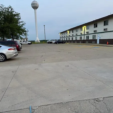 Super 8 By Wyndham Mendota I-39-3